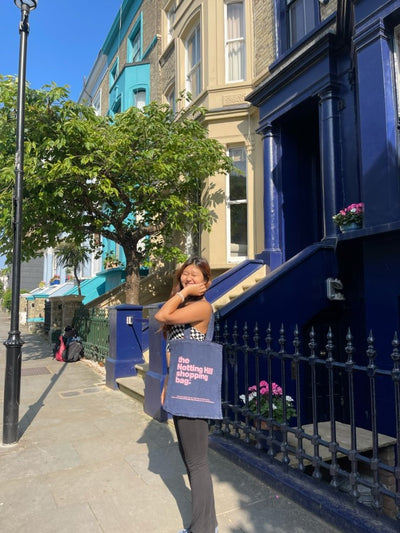 The Notting Hill Shopping Bag™ | BASIC JEANS | Blue with Pink logo